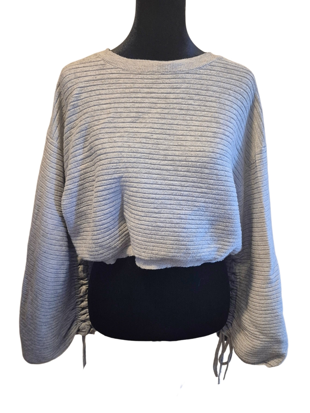 Forever 21 Gray Ribbed Cropped Sweater – Size Medium